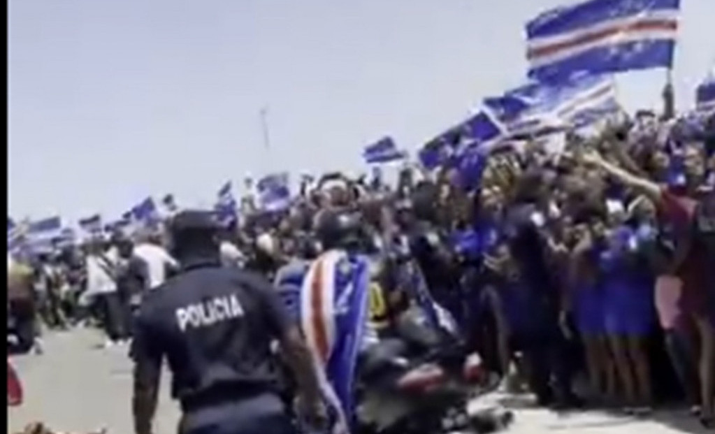 (VIDEO Spektakularan doček za fudbalere Zelenortskih ostrva: Naklon za heroje Mundijala