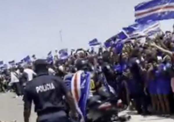 (VIDEO Spektakularan doček za fudbalere Zelenortskih ostrva: Naklon za heroje Mundijala