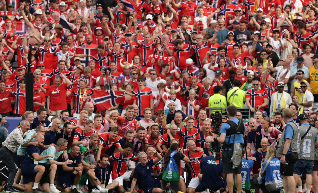 "Prvom klasom do neba": Norveška i Haland pišu istoriju, nacija u transu