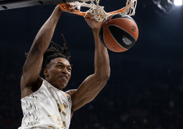 Toni Parker ne žali para, potpisao i reprezentativac