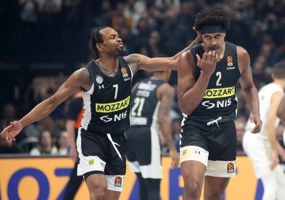 Kevin Panter i Zek Ledej u dresu Partizana