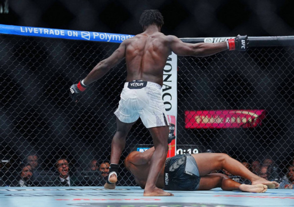 (UŽIVO/VIDEO) UFC 329 Mekgregor - Holovej 2: Uskoro počinje glavni program, "strašni" prelimsi u Vegasu!
