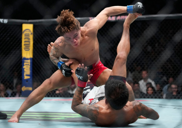 (UŽIVO/VIDEO) UFC 329 Mekgregor - Holovej 2: Mekgregor je u zgradi! čekamo zvanični povratak Irca