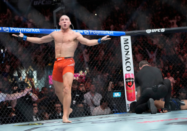 (UŽIVO/VIDEO) UFC 329 Mekgregor - Holovej 2: Pimblet "zadavio" Francuza u prvoj rundi, Mekgregor se sprema da uđe u oktagon!