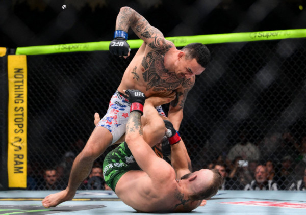 Konor Mekgregor pao kao sveća, ali to debelo naplatio: Gomila dolara, da manje boli koleno