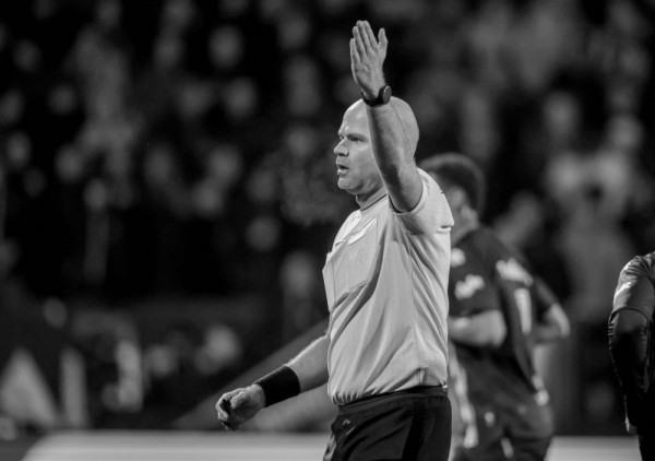 Tuga: Preminuo kontroverzni holandski sudija kome je FIFA zabranila da učestvuje na Mundijalu