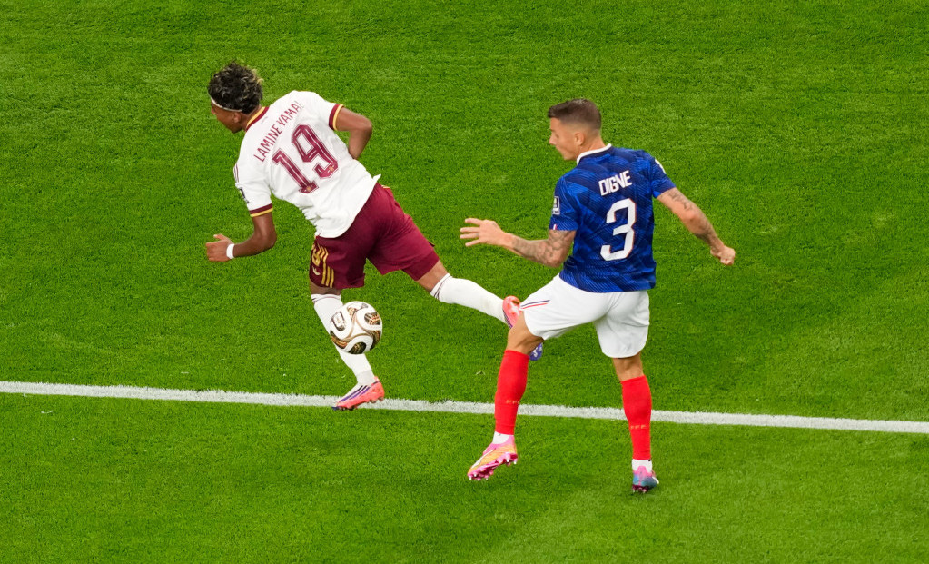 (VIDEO) Šta li je gledao Lukas Dinj: "Poklonio" penal za Španiju