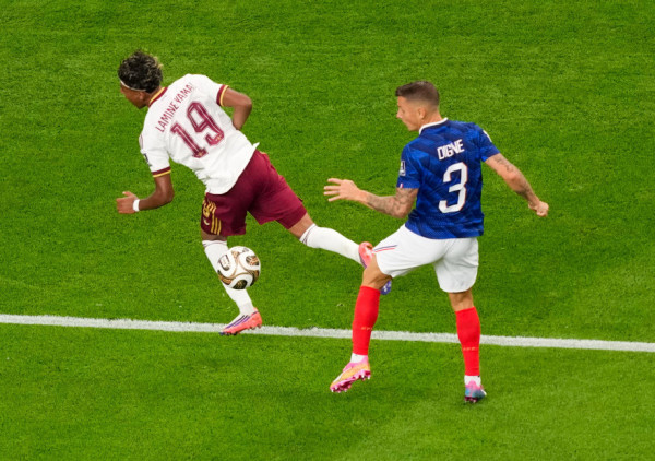 (VIDEO) Šta li je gledao Lukas Dinj: "Poklonio" penal za Španiju