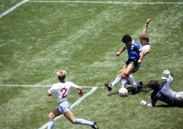 Medijski rat pred veliki meč: Argentinci prizivaju Maradonu, Englezi gledaju u budućnost