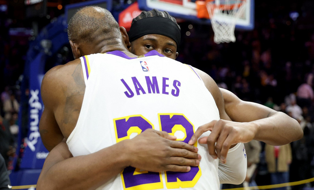 Lebron Džejms i Vi Džej Edžkomb