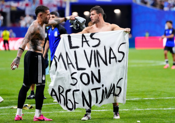 Argentinci provocirali Engleze: Lo Selso razvio transparent koji je izazvao burne reakcije