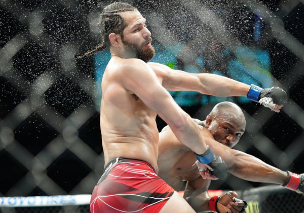 Sudar UFC šampiona na Areni Fight: Du Plesi na OZBILJNOM ispitu protiv "veltervejt" kralja