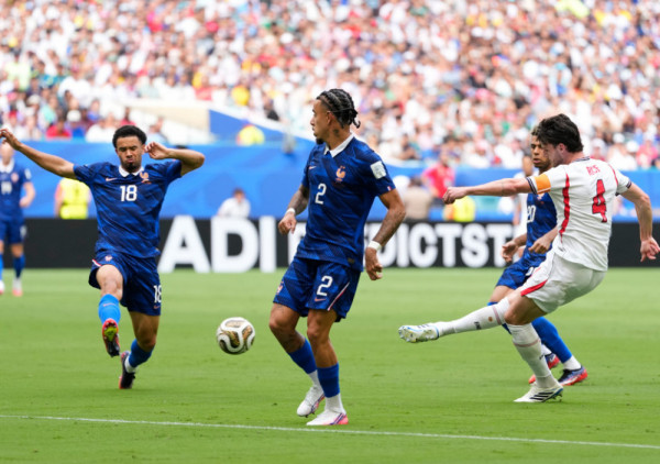 (UŽIVO) Francuska - Engleska (0:1): Deklan Rajs iznenadio Menjona, poništen gol Saki