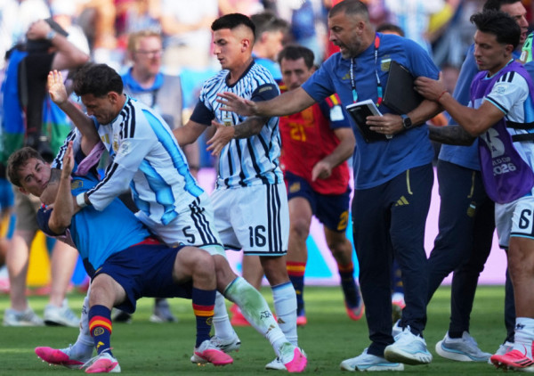 (VIDEO) Mesi, Argentino! Nije smelo ovako sramno da se oprostite od titule
