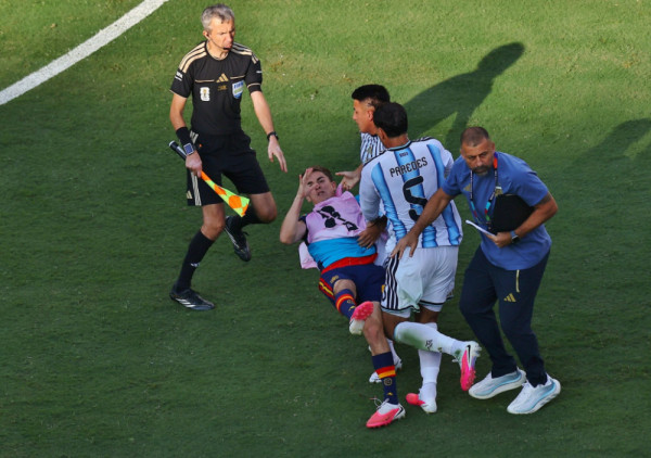Gavi dobio batine od prgavih Argentinaca, a sada peva "mir, mir, niko nije kriv"