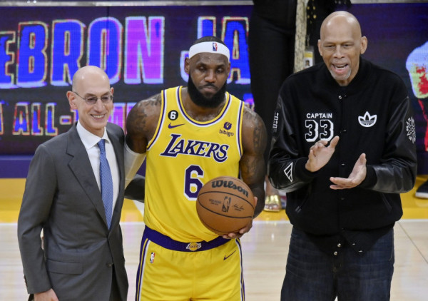 Odluka odložena, NBA i dalje čeka: Lebron razbesneo Adam Silver?