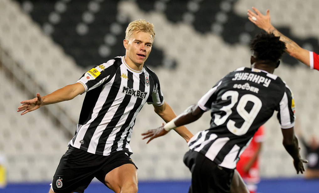 (UŽIVO) Partizan - Una Štrasen (2:0): Crno-beli imaju igrača više