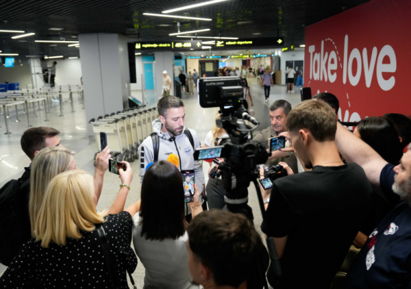 (FOTO) Železničar bez Džaspera otputovao u Bragu, Koković poručuje: Idemo na pobedu