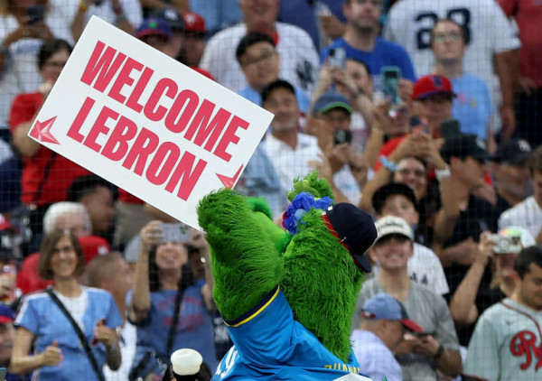 Lebron oborio rekord pre debija: Novi dres srušio granicu američkog sporta