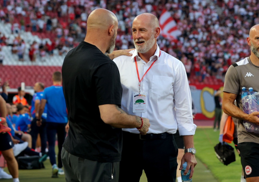 Gari Haveron, trener Larna, sa Zvezdinim strategom Dejanom Stankovićem