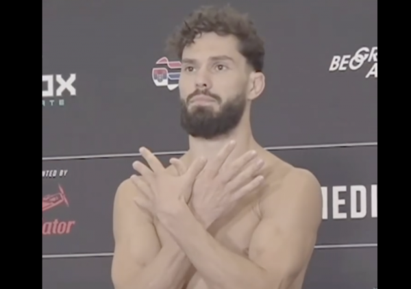 Provokacija na merenju pred UFC u Beogradu: Borac albanskog porekla pokazao simbol dvoglavog orla
