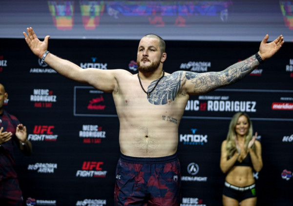 (UŽIVO) UFC BEOGRAD: Leka "prebio" Nemca u prvoj rundi! Kakav performans najmlađeg UFC teškaša