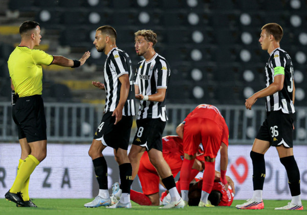 (UŽIVO, VIDEO) Partizan - IMT (0:0): Poluvreme koje je obećavalo - do crvenog kartona