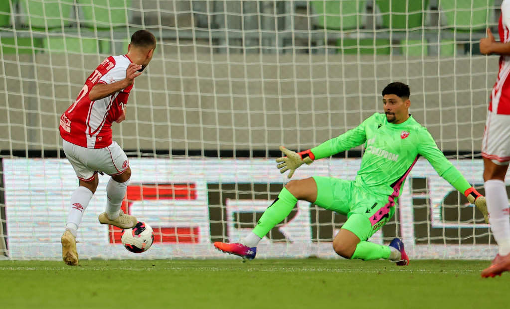 (VIDEO) Ber Ševa - Crvena zvezda 1:0: Neorganizovana Zvezda sama sebe saplela u Mađarskoj