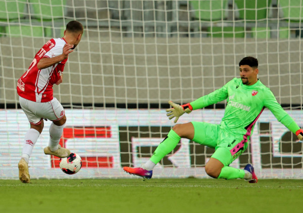 (UŽIVO, VIDEO) Ber Ševa - Crvena zvezda 1:0 (poluvreme): Skup kiks Mateusa i Lukasena