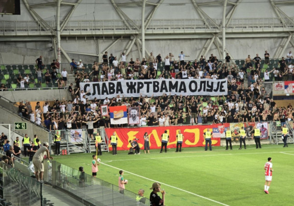 (VIDEO) Da se nikada ne zaboravi: Zbog transparenta "delija" stadion je utihnuo, čula se samo pesma Zvezdinih navijača