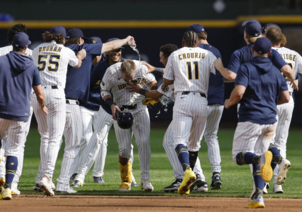 MLB pregled nedelje: Bruersi prvi do 70 pobeda, Brejvsi i Rejsi u naletu