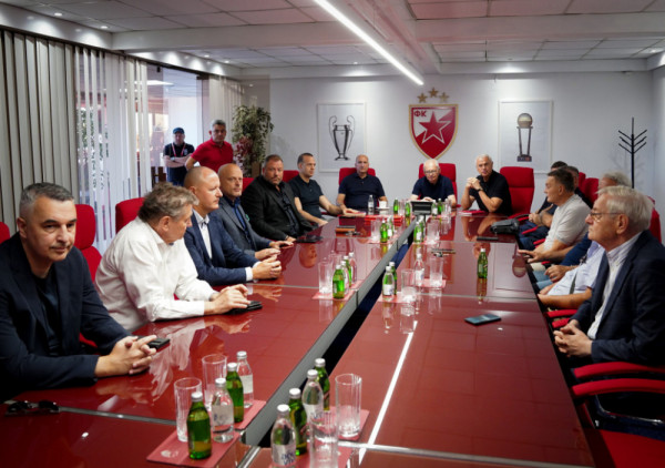(UŽIVO) Javnost nestrpljivo iščekuje odgovore: Konferencija za medije nakon sastanka UO FK Crvena zvezda