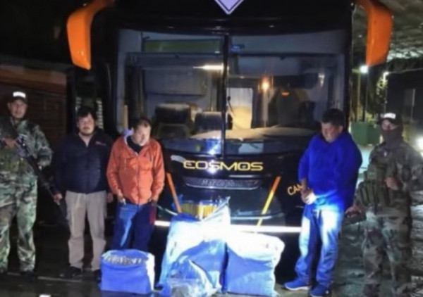(VIDEO) Skandal: Policija je imala pune ruke posla, u klupskom autobusu pronađeno više desetina kilograma narkotika