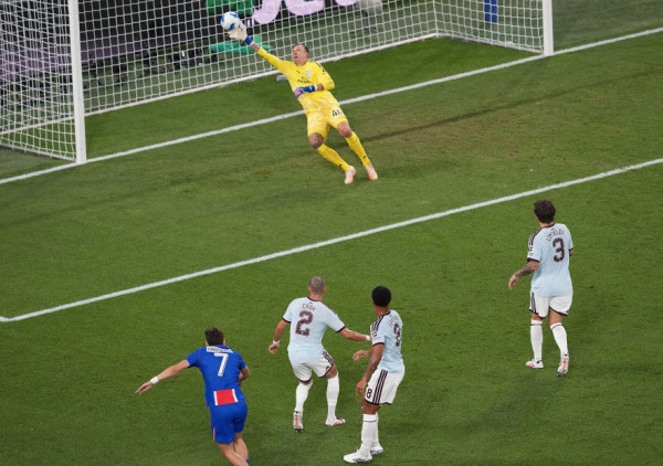 (UŽIVO, VIDEO) PSŽ - Aston Vila 1:0: Majstorija Kvaratskelije
