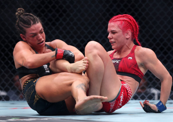 Uspešna odbrana UFC titule: Mekenzi Dern razbila Džilijan Roberston
