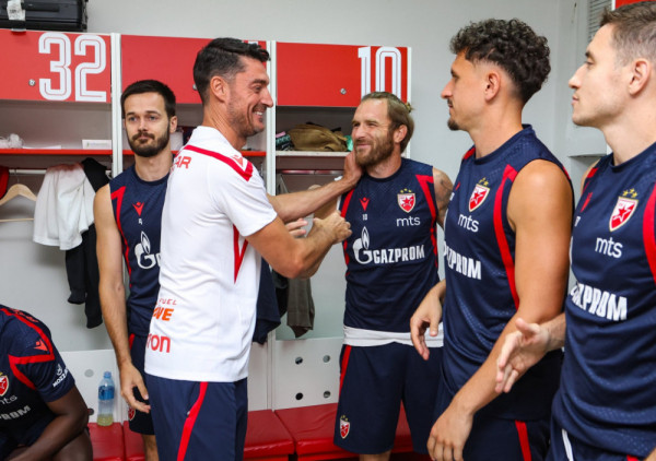 (FOTO) Nije samo Elšnik: Rijera odlično poznaje i ovog fudbalera Zvezde, jedna fotografija je sve otkrila