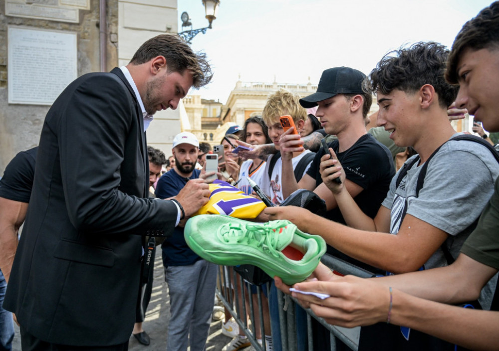 Luka Dončić u ulozi turističkog vodiča: Gotovo ceo tim LA Lejkersa u gostima kod sjajnog Slovenca