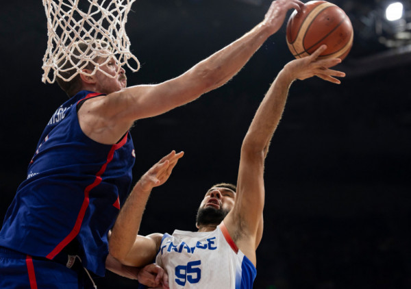 (UŽIVO) Srbija - Francuska (60:50): "Orlovi" u seriji, Srbija ima dvocifrenu prednost