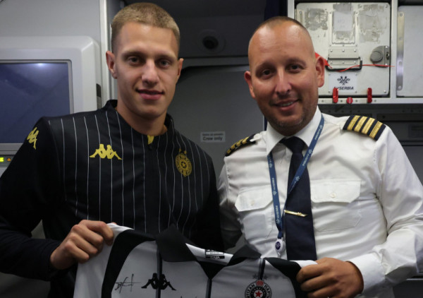 (VIDEO) Pilot "grobarskim" govorom prekinuo mrtvu tišinu u avionu, posle poraza od Hetafea