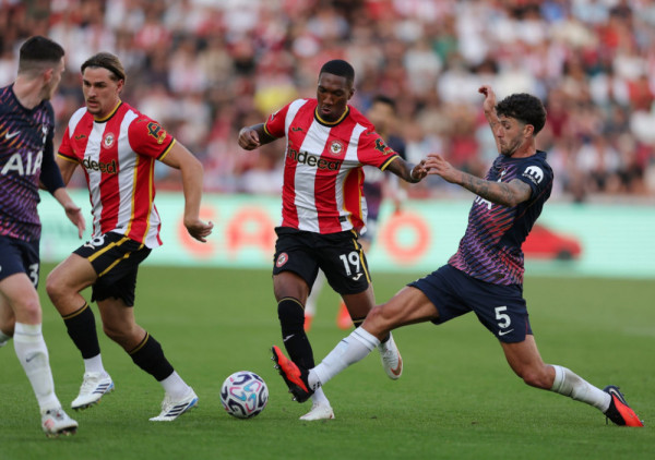 Ne piše se dobro Totenhemu ni ove godine: Brentford deklasirao "pevce"