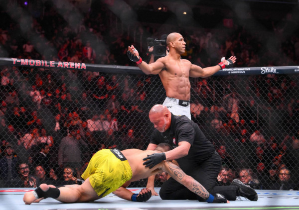 "Robokap" šokirao Amerikance na UFC eventu u Sakramentu: Entoni Ernandez sve dalji od napada na titulu
