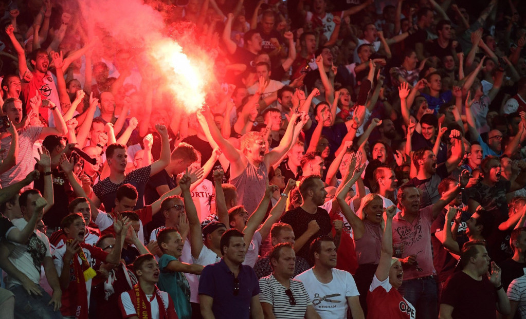 Incidenti i prekid u Lueverdenu: Navijači Fejenorda "zapalili" Kol stadion