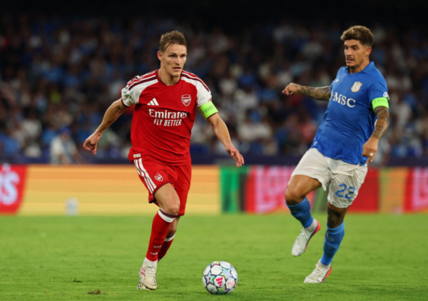 Arsenalov čas fudbala pod Vezuvom: Edegor projektilom srušio Napoli, PSŽ demolirao Slovan