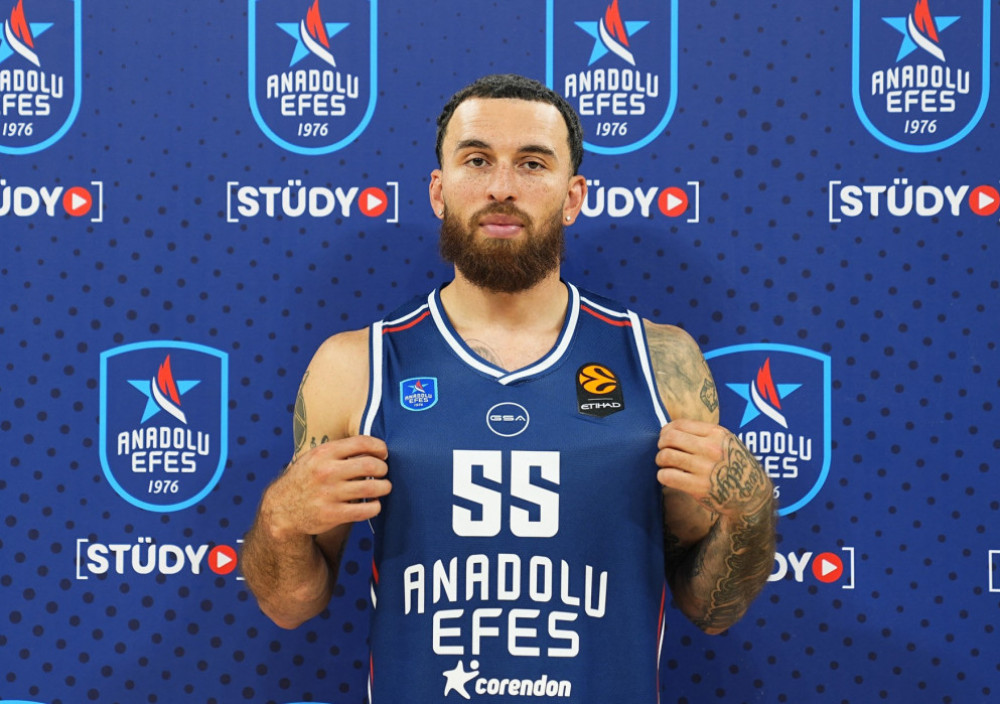 Majk Džejms, košarkaš Efesa