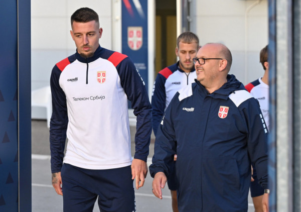 (FOTO) Reprezentacija Srbije se okupila u Staroj Pazovi: Veljko Paunović konačno sa osmehom na licu