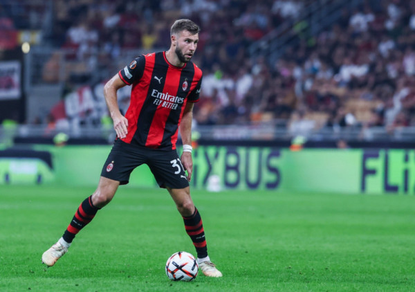 Milan planira da "okuje noge" Pavlovića: Italijanski velikan već bacio "udicu" štoperu
