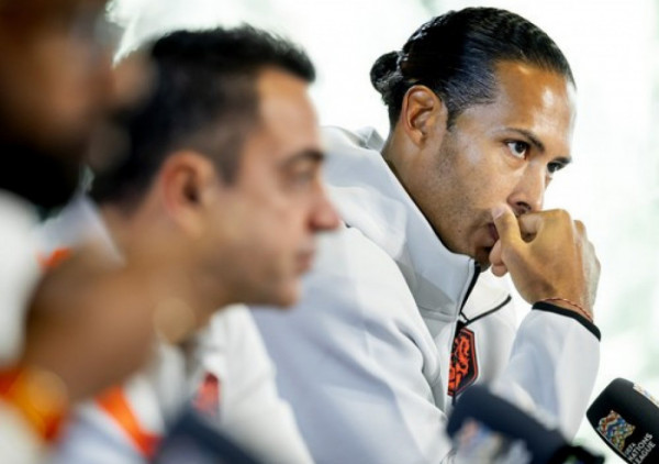 (VIDEO) Virdžil je malo nervozan pred Srbiju: Kapiten Holandije se svađao sa novinarima