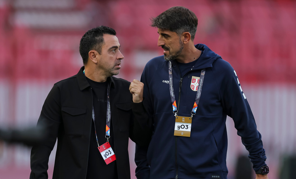 Veljko Paunović, srpski fudbalski selektor, u društvu holandskog kolege Ćavija