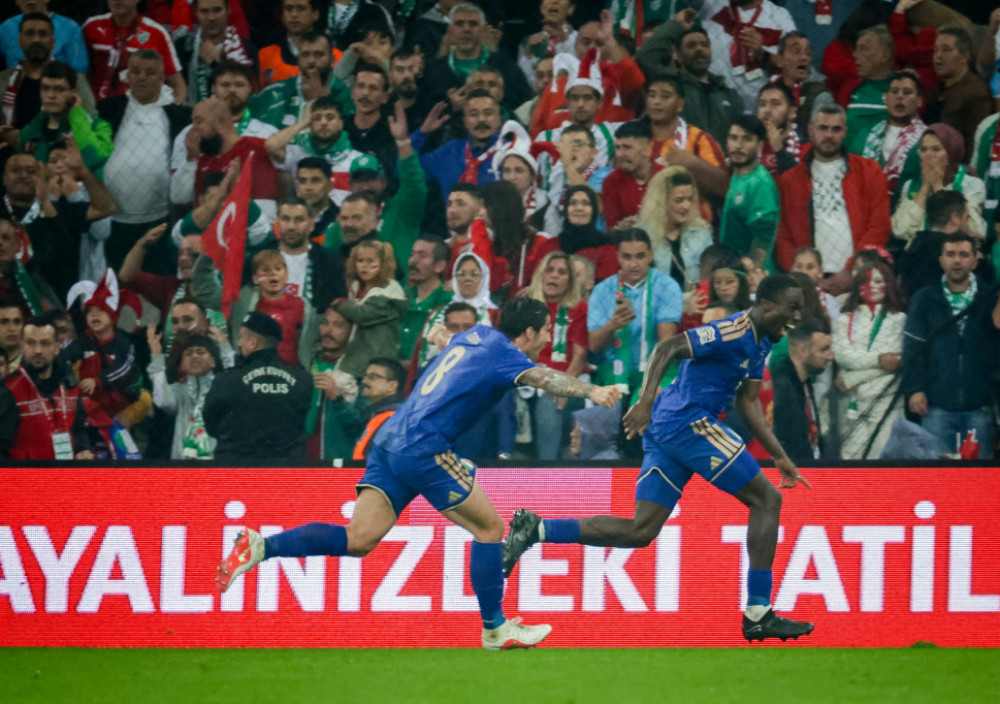 Fudbaleri Italije proslavljaju pogodak