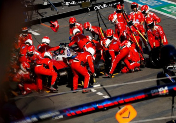 Horner bacio varnicu, Ferari odgovorio: Vaser ostaje
